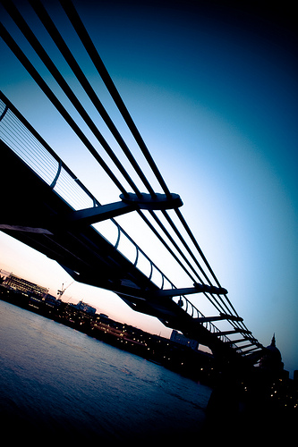 Millenium Bridge (5) - Photochallenge212 Repetition